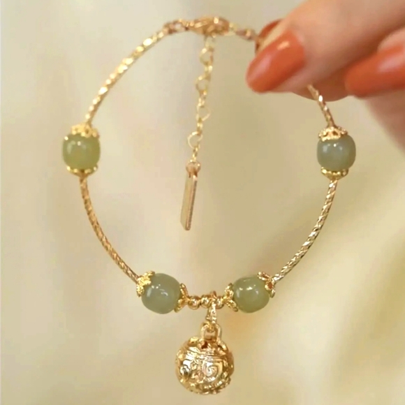 Jewelry - Beautiful gold and jade bracelet